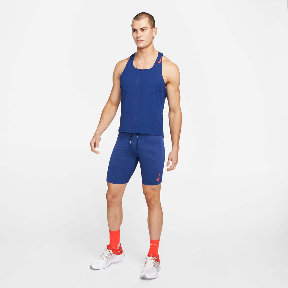 Front model view of men's nike df adv aroswft half tight (7388138307746)