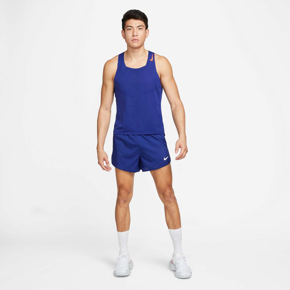 Front model view of men's nike df adv aeroswift singlet (7327937462434)