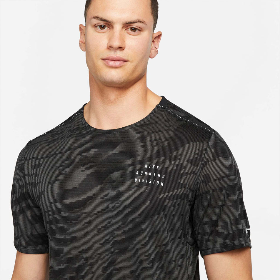 Upper front view of men's nike df run division rise 365 nov ss tee (7247497625762)