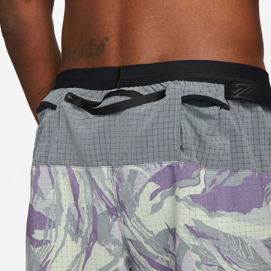 Rear pocket view of men's nike df trail flx stride 5in bf (7384733778082)