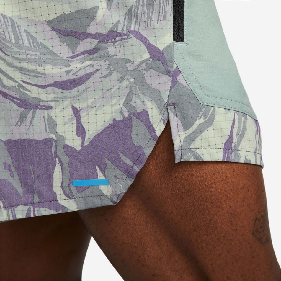 Rear hemline view of men's nike df trail flx stride 5in bf (7384733778082)