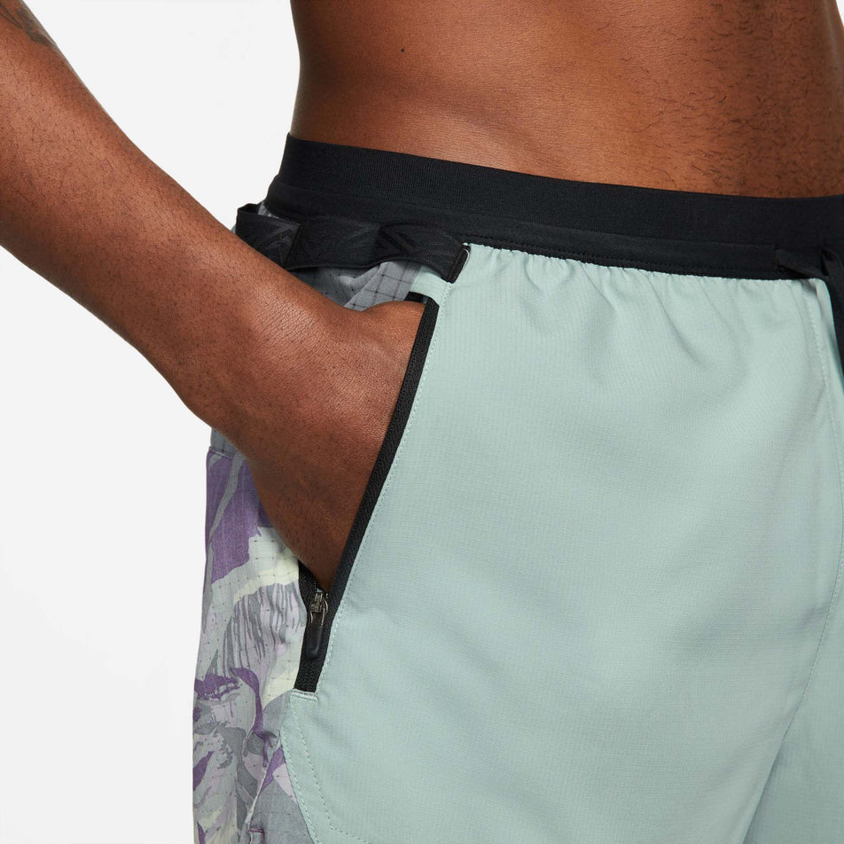 Side pocket view of men's nike df trail flx stride 5in bf (7384733778082)