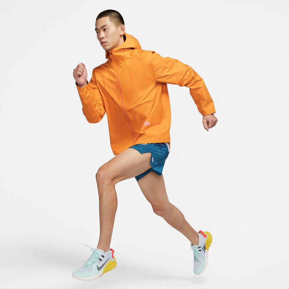 Running view of men's nike trail jacket gore-tex infinium (7327990841506)