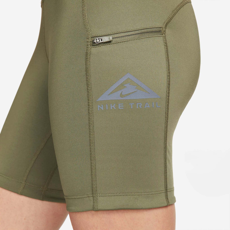 Zip secure pocket view of women's nike df epic luxe trail mr tight short (7328947241122)