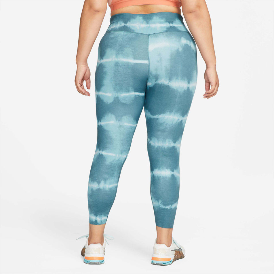 Behind view of women's nike one luxe df mr tight plus (7386190872738)