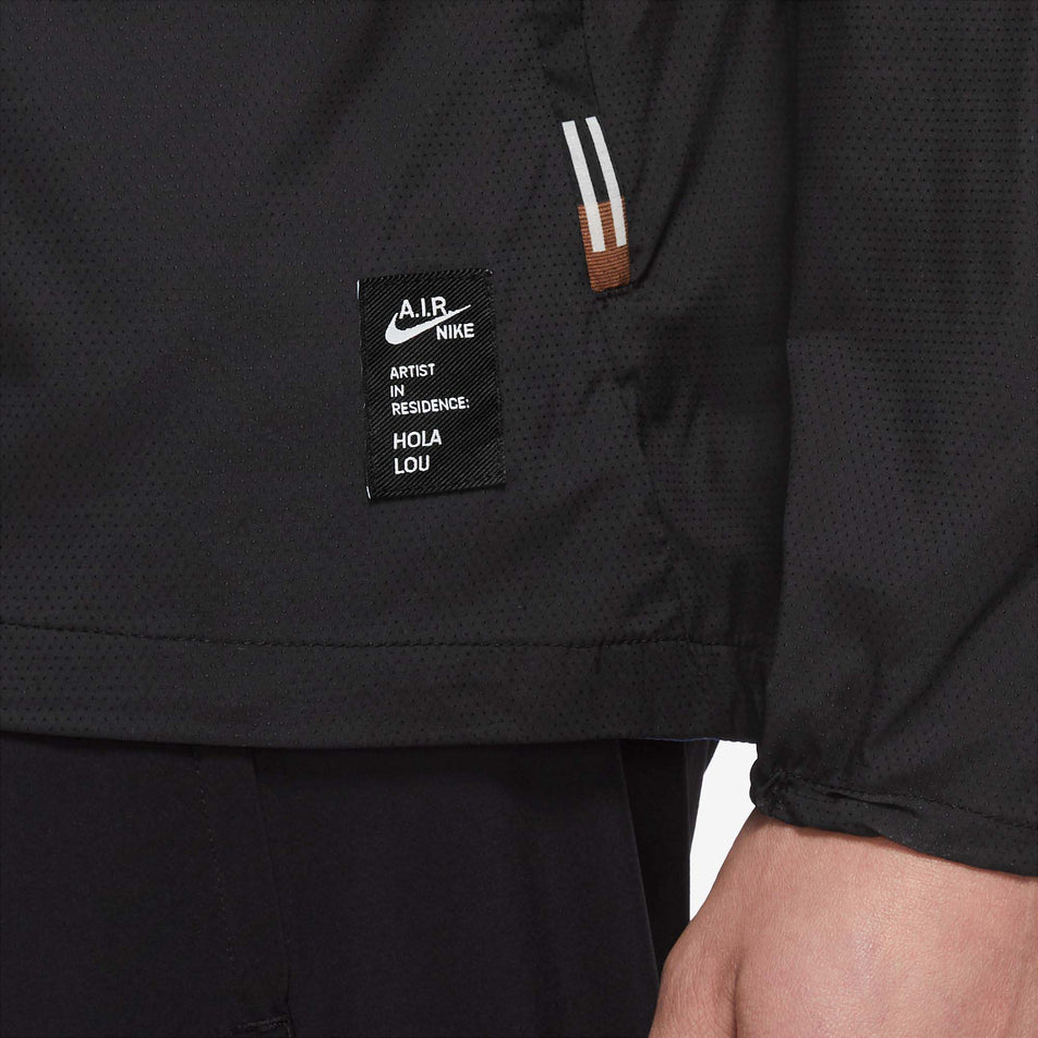 Hemline view of men's nike repel windrunner air jacket in black (7518197153954)