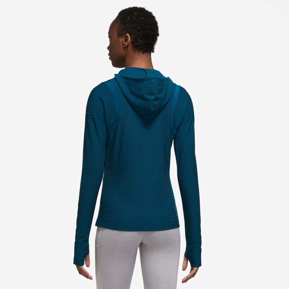 Back view of Nike Women's Therma-Fit ADV Run DVN Midlayer in blue (7683362357410)