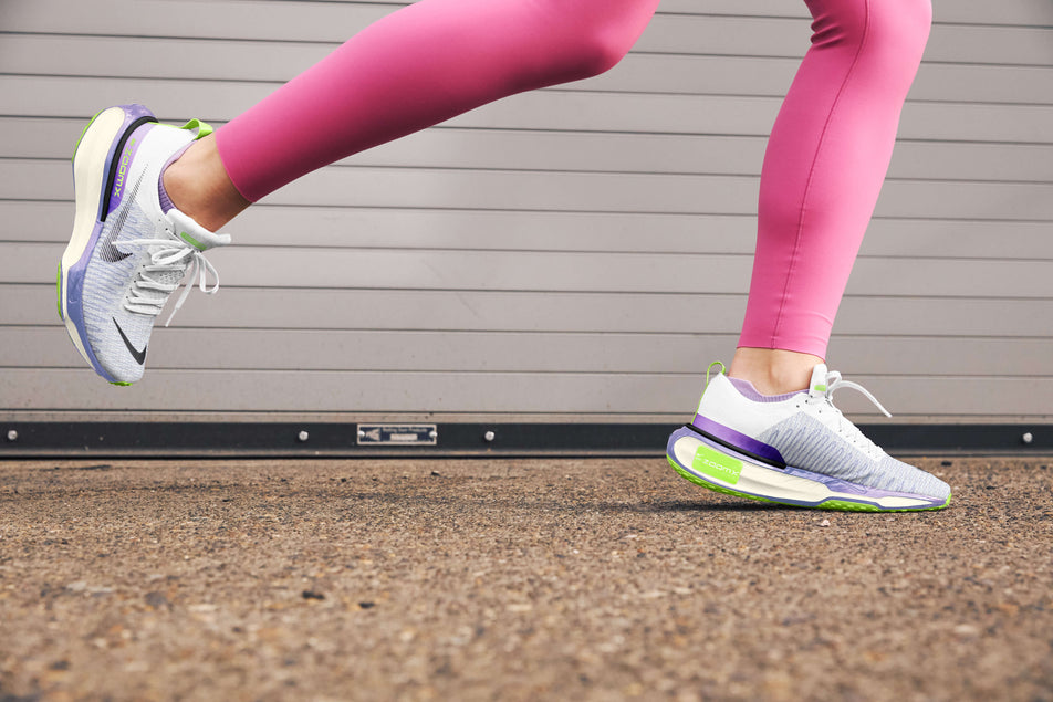 Close-up of a runner running a pair of Women's ZoomX Invincible Run Flyknit 3 Running Shoes (7751503282338)