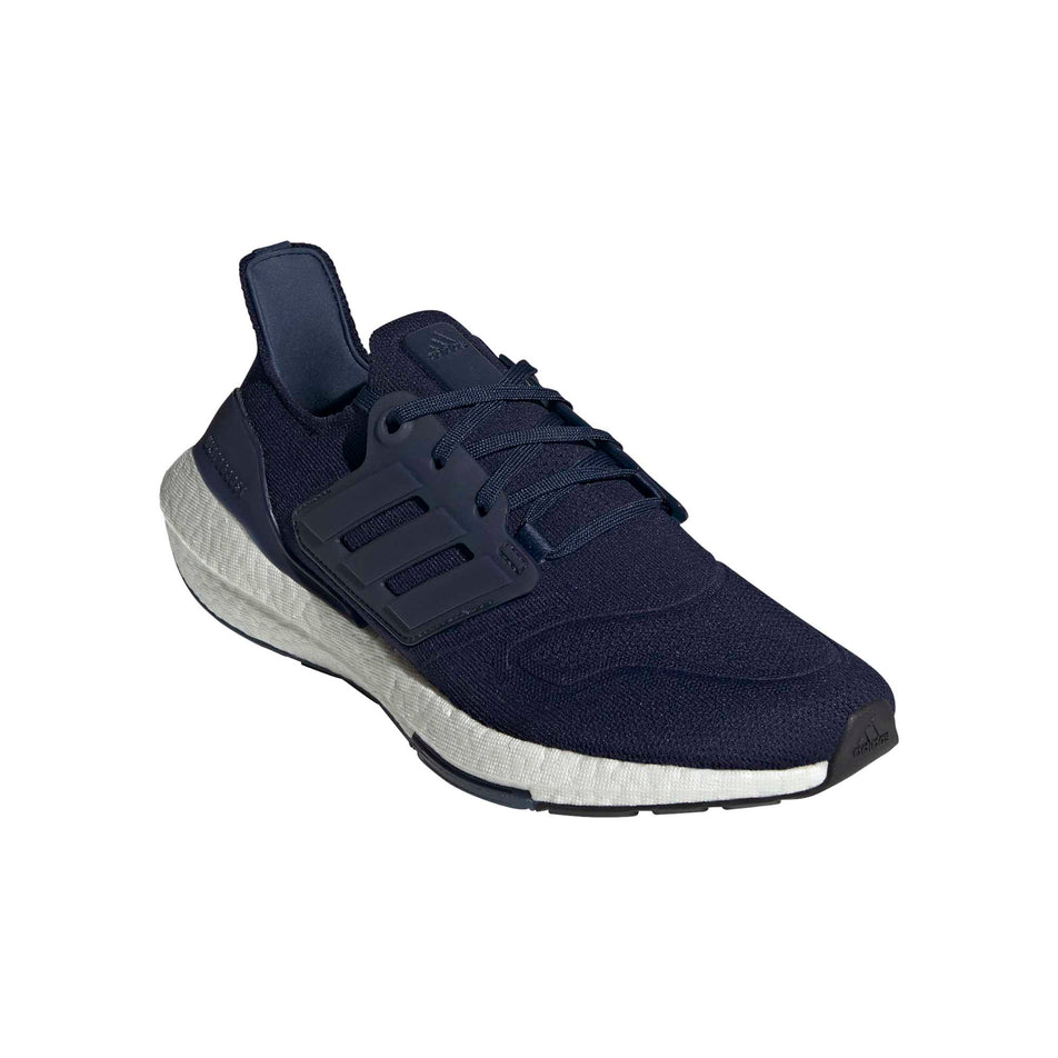 Anterior angled view of men's adidas ultraboost 22 running shoes (7275563974818)
