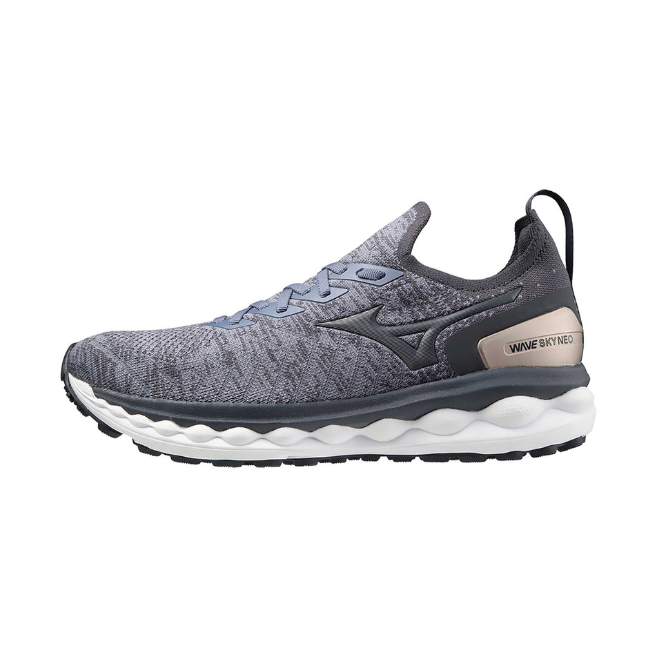 The left shoe from a pair of men's Mizuno Wave Sky Neo (6897398546594)