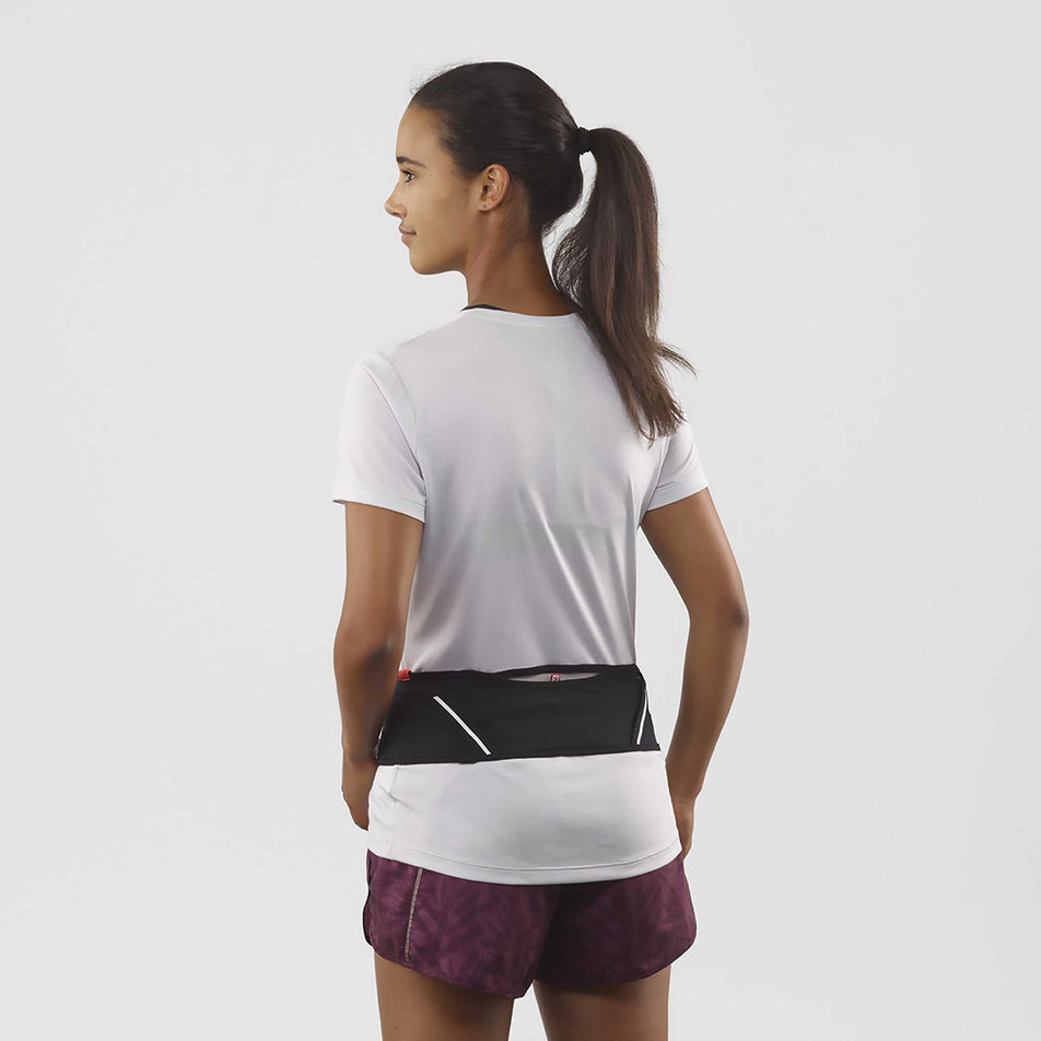 Behind model view of unisex salomon pulse belt (6958906245282)