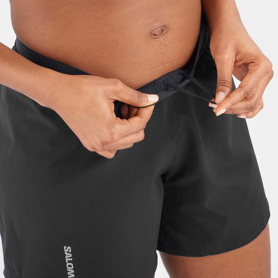 Waistband view of women's salomon cross 5