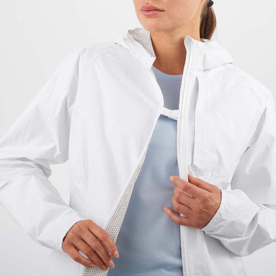 Button clip view of Salomon Women's Bonatti WP Running Jacket in white. (7766864724130)