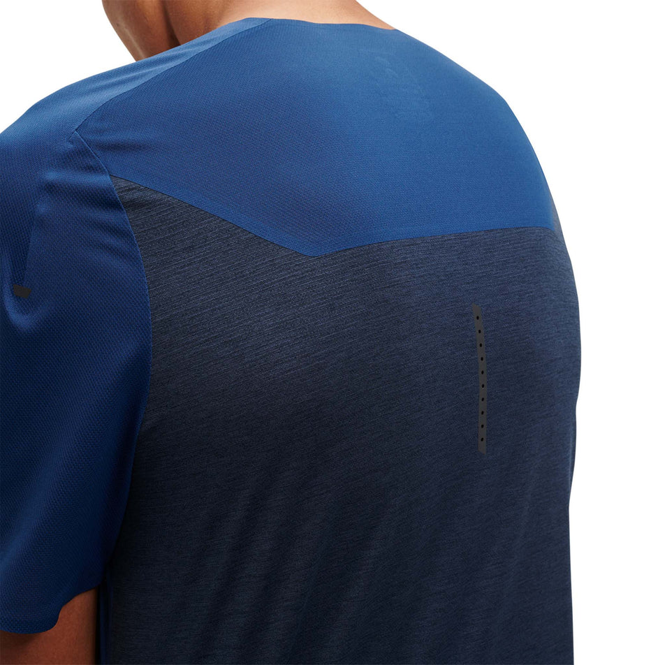 Upper back view of men's on performance-t (7330480783522)