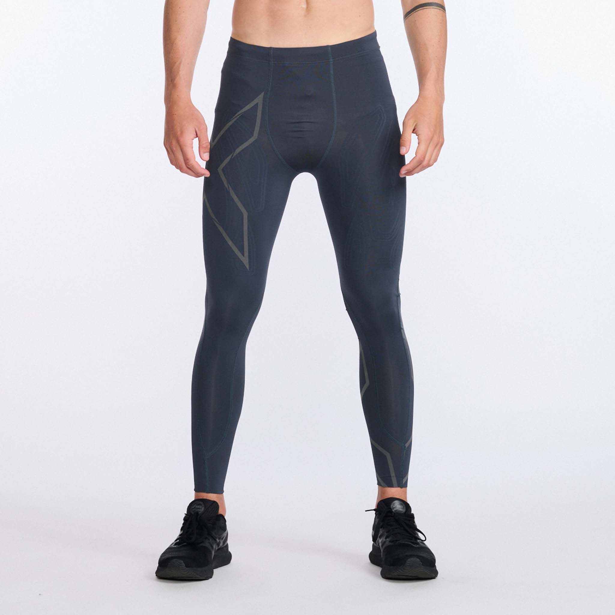 2XU | Men's Light Speed Compression Tight - India Ink