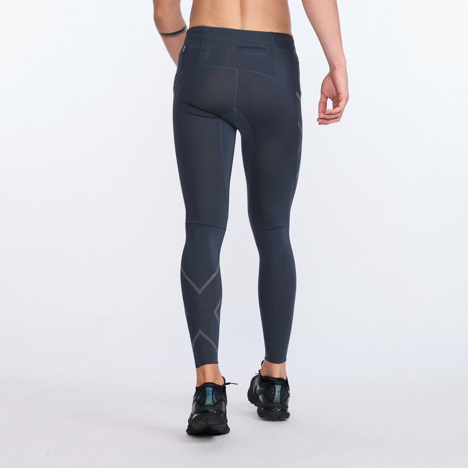 Behind view of men's 2xu light speed compression tight in blue (7490503573666)