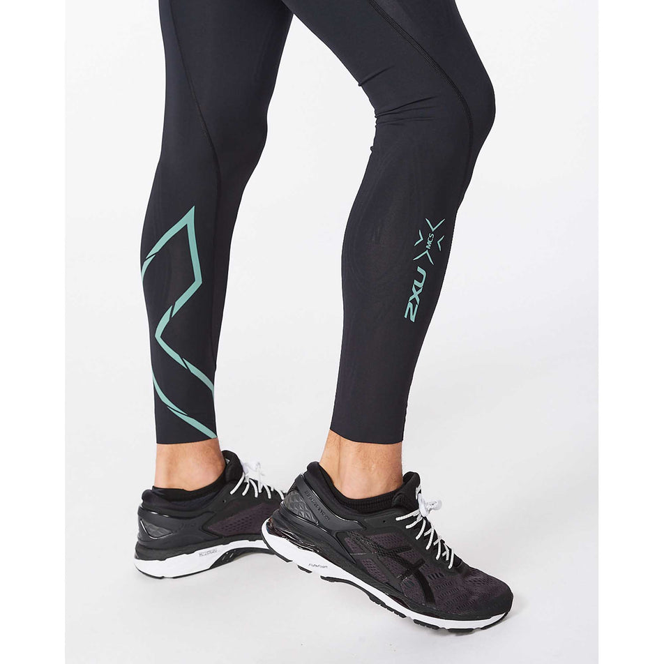 Lower leg detail of 2XU Light Speed Compression Tights (6918268944546)