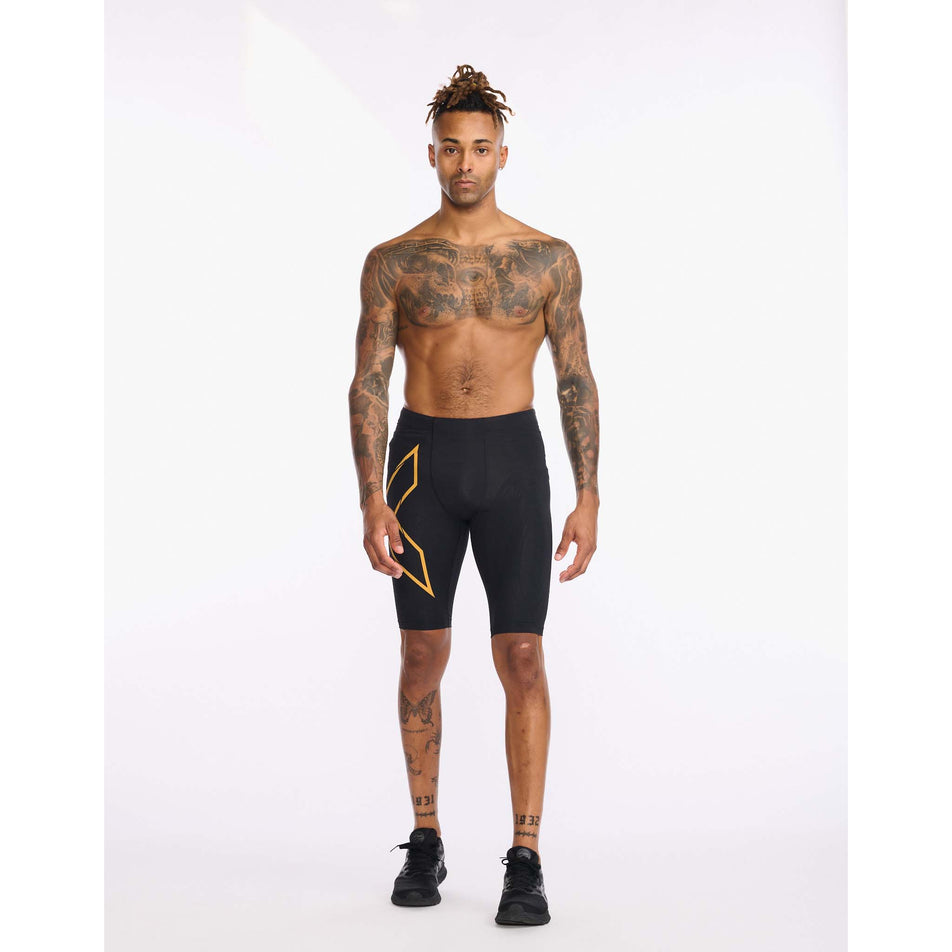 Front view of men's 2xu light speed compression short (7254481174690)