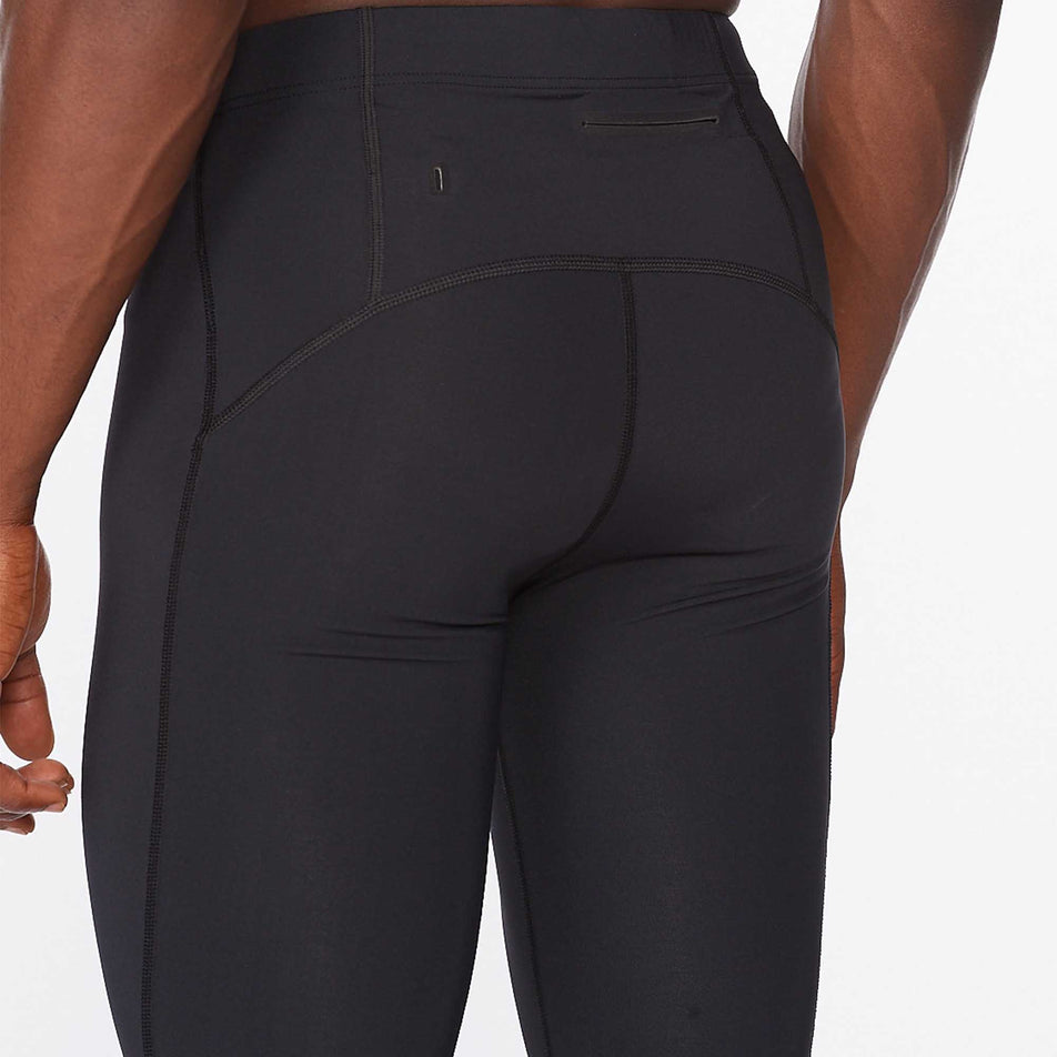 https://www.run4it.com/cdn/shop/products/MA6529bBLKSRF-M-2xu-aeroventcomptight-back_952x952.jpg?v=1631173187