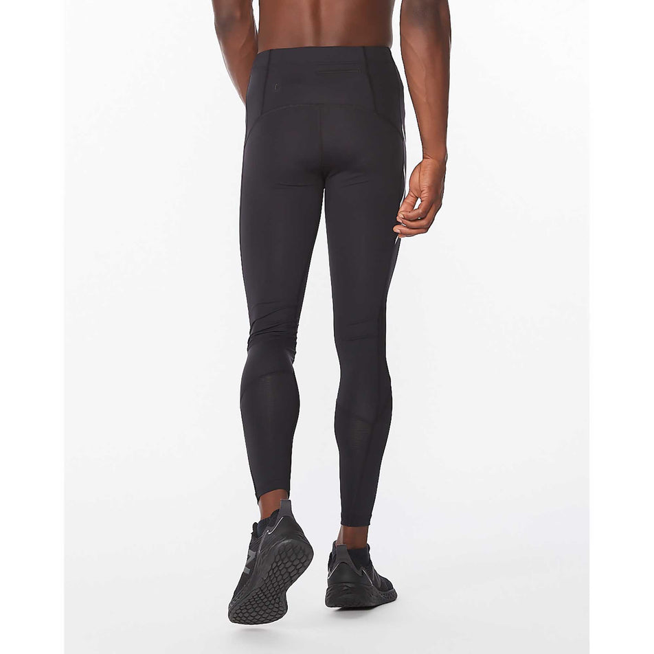 Back of 2XU Aero Vent Compression Tights (6918271631522)