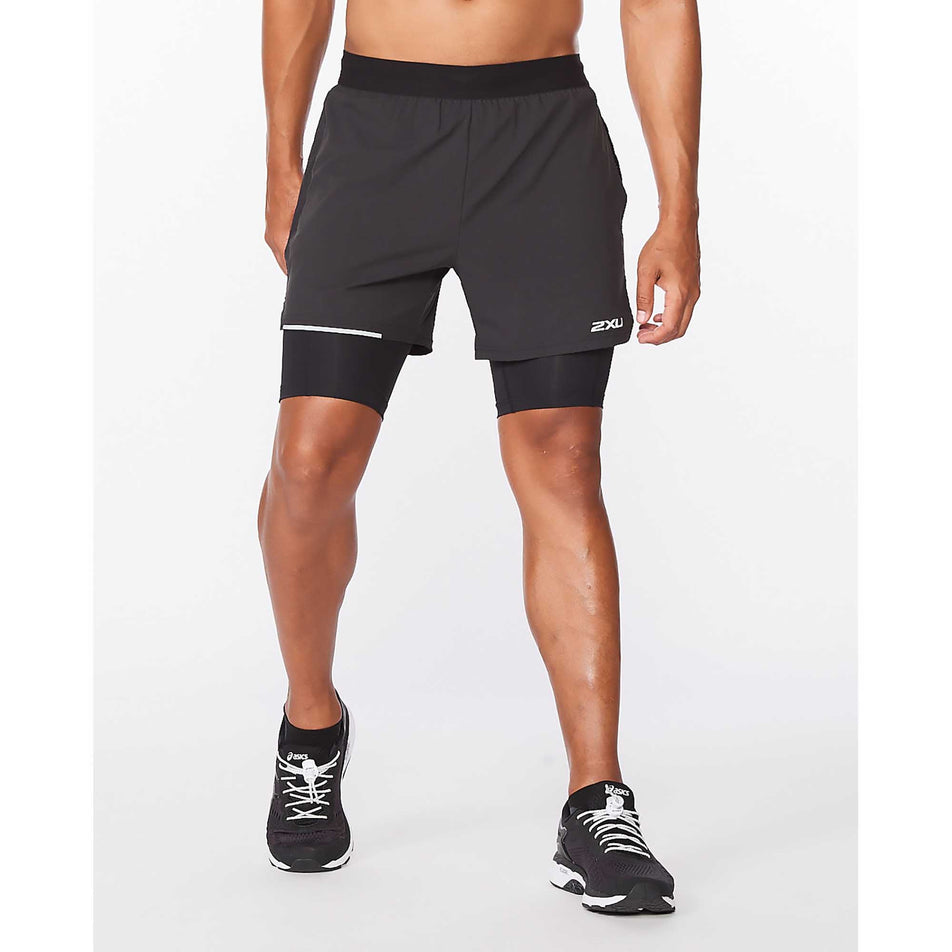 Front of 2XU Aero 2-in1 5 Inch Shorts (6918275924130)