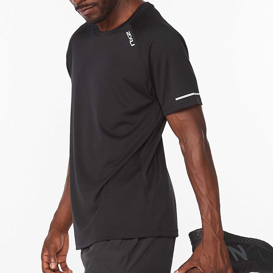Side of 2XU Aero Tee (6918278873250)