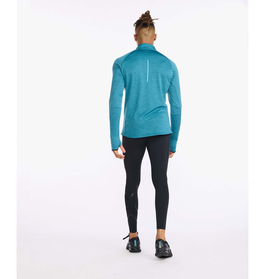 Behind view of men's 2xu ignition 1/4 zip (7254437724322)