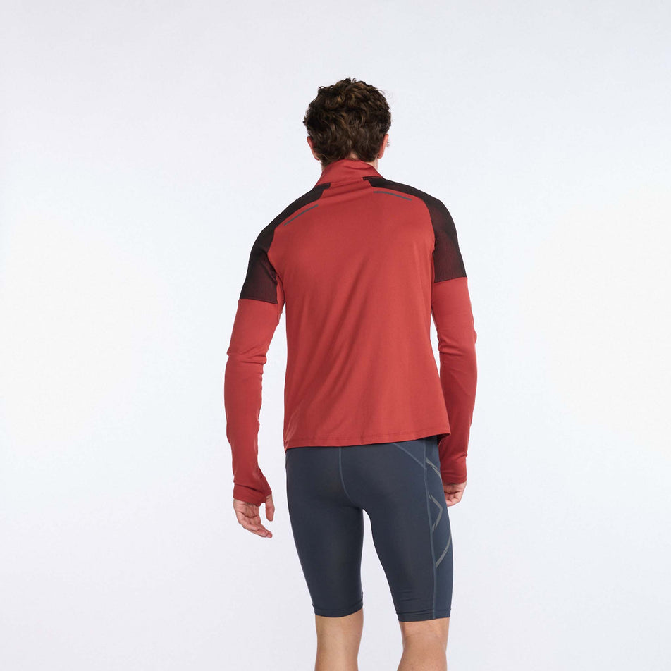 Behind view of men's 2xu light speed 1/2 zip in red (7490535522466)