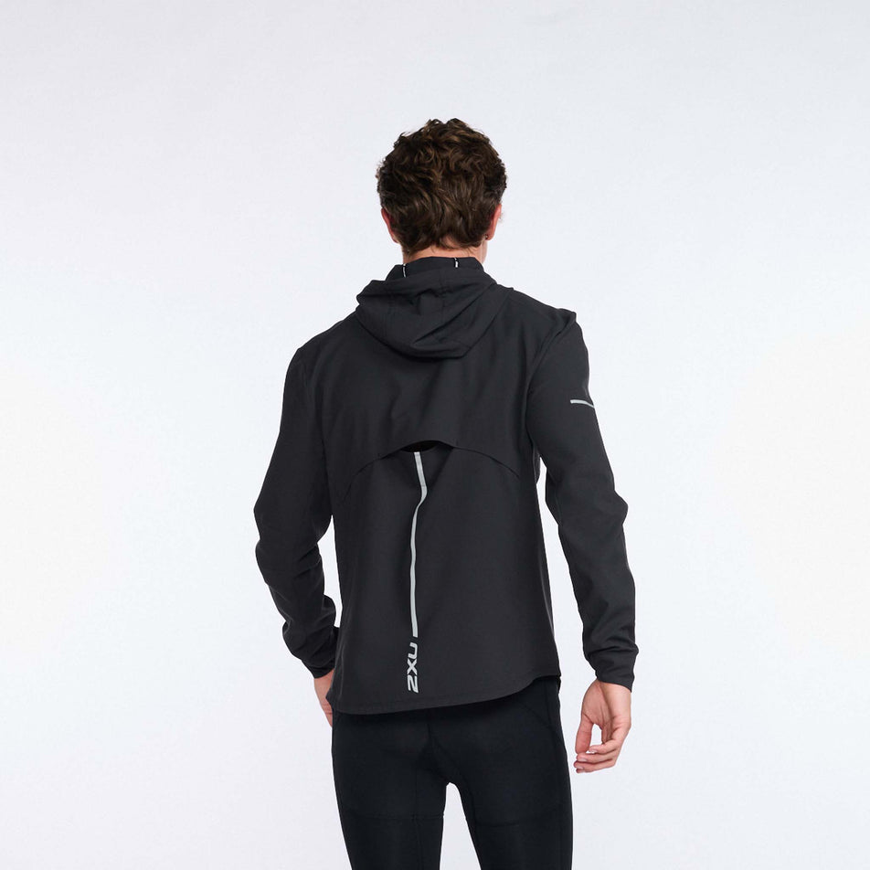 Behind view of men's 2xu aero jacket in black (7490547515554)
