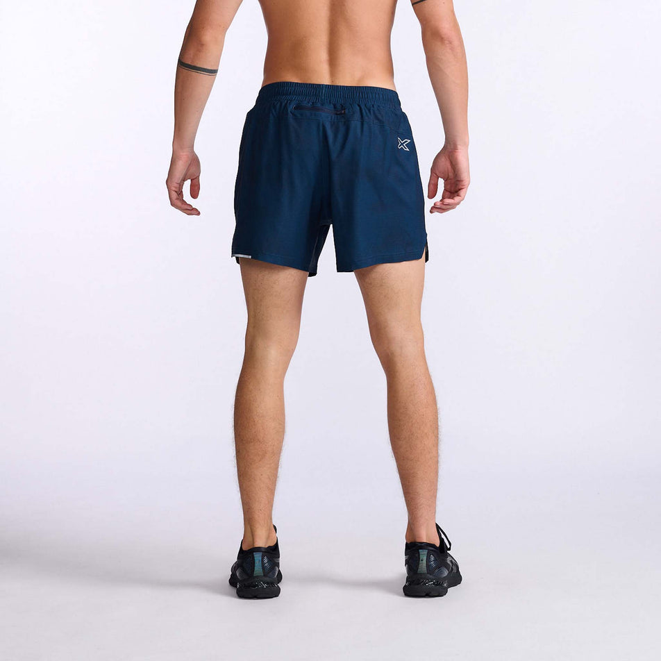 Back view of a model wearing a pair of 2XU Men's Aero 7 Inch Shorts (7778315665570)