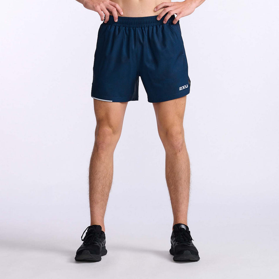 Front view of a model wearing a pair of 2XU Men's Aero 7 Inch Shorts (7778315665570)