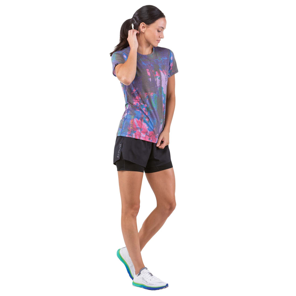 Front view of a model wearing a Ronhill Women's Tech Golden Hour Tee (7739435516066)