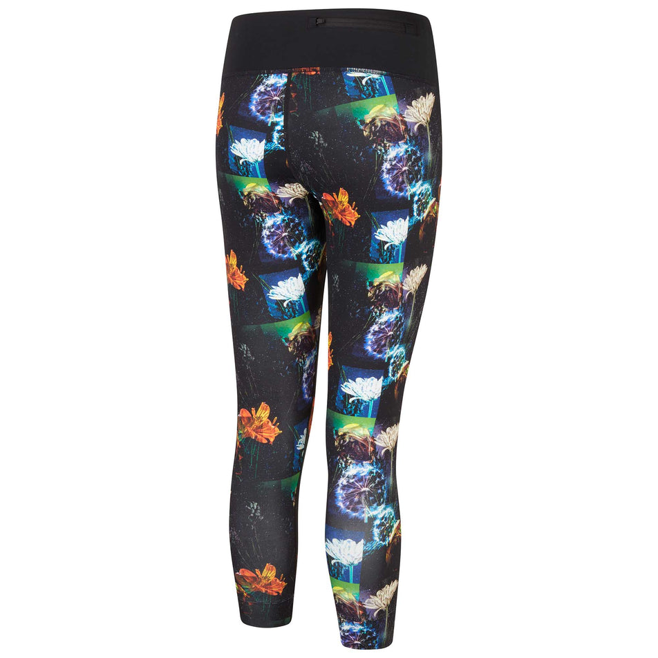 Behind View of Women's Ronhill Life Crop Tight (6906122240162)