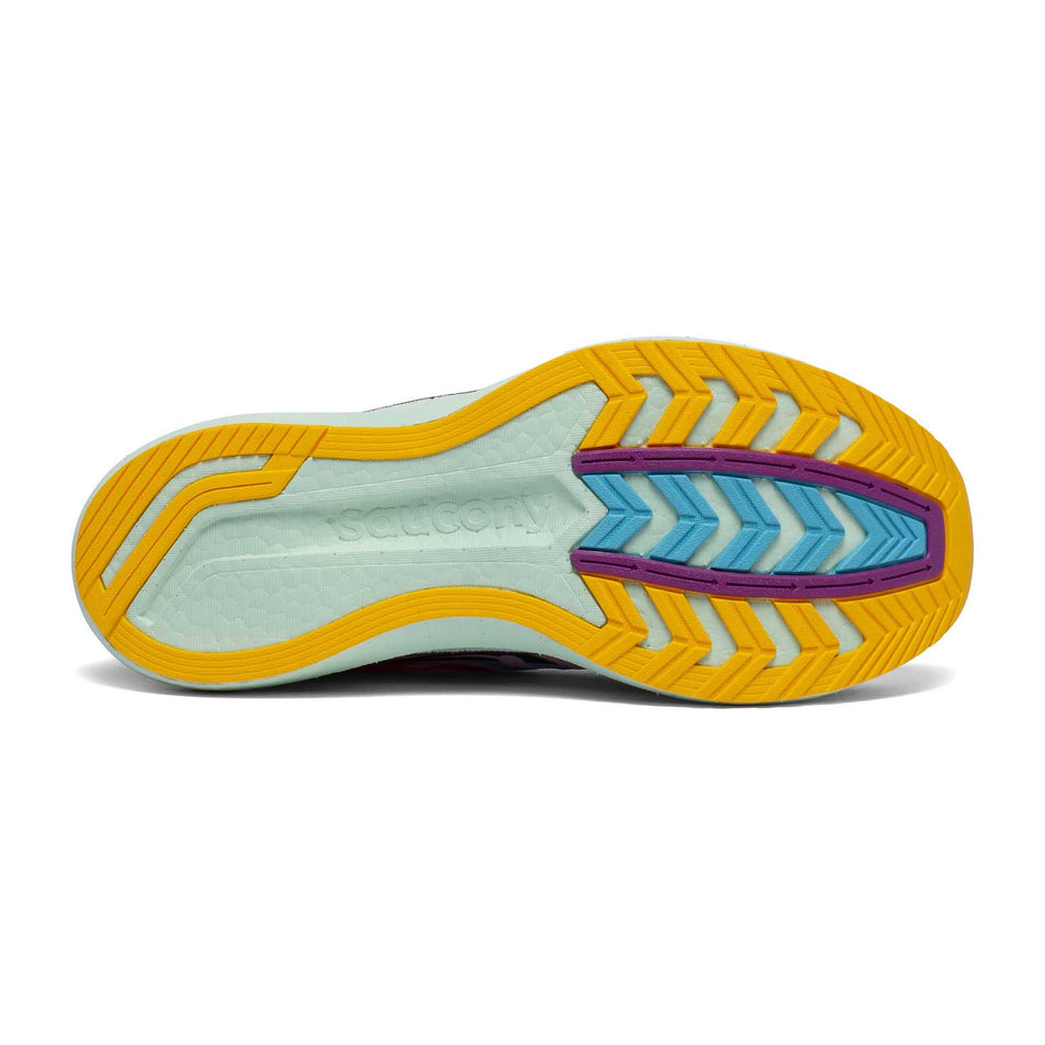 The full outsole on the right shoe from a pair of women's Saucony Endorphin Pro (6901488713890)