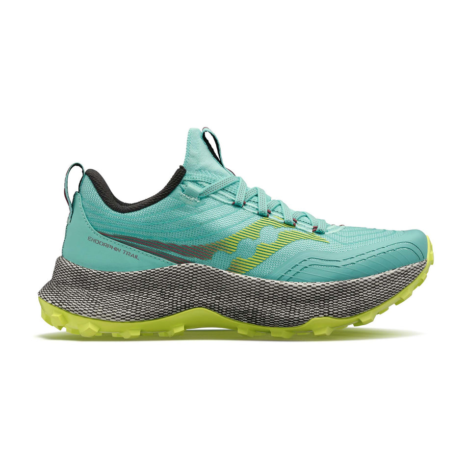 Lateral view of women's saucony endorphin trail running shoes (7271940784290)