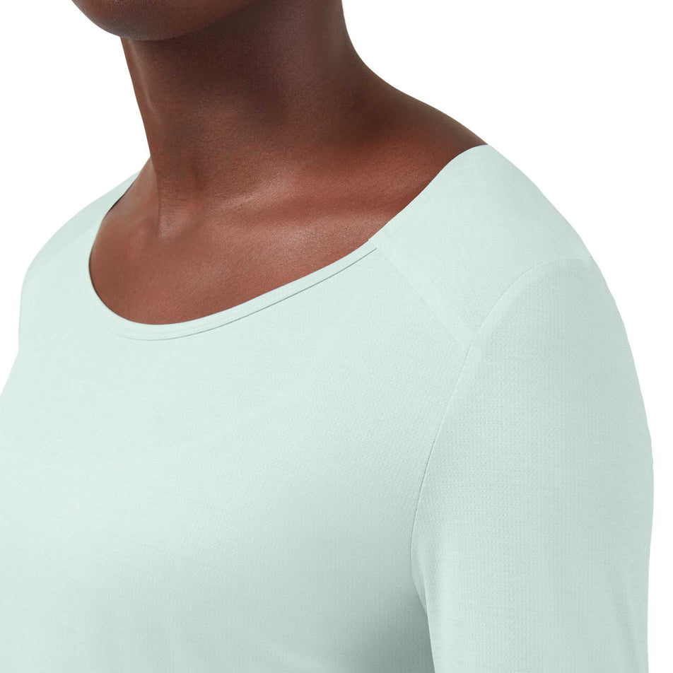 Neckline View of Women's On Performance-T Long (6910367236258)