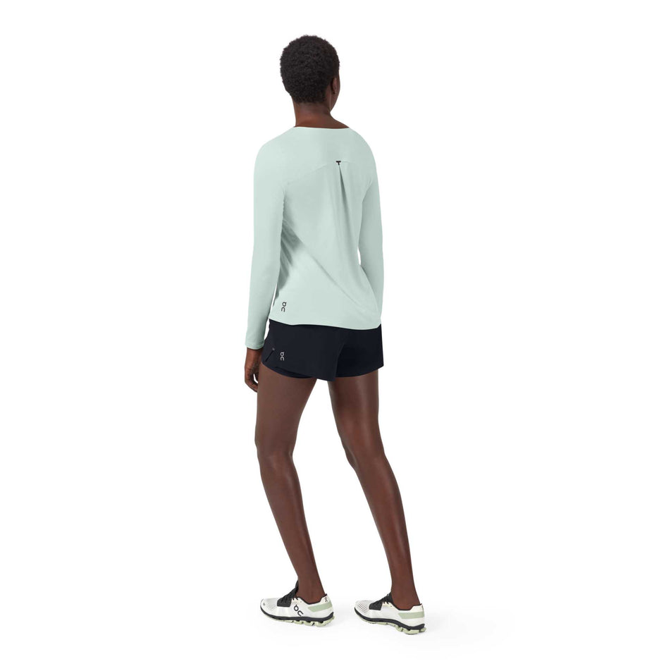 Back Angled View of Women's On Performance-T Long (6910367236258)