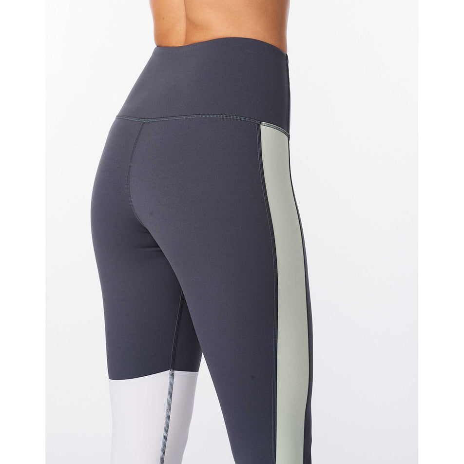 Back of 2XU Form Block Hi-Rise Compression Tights (6918254526626)
