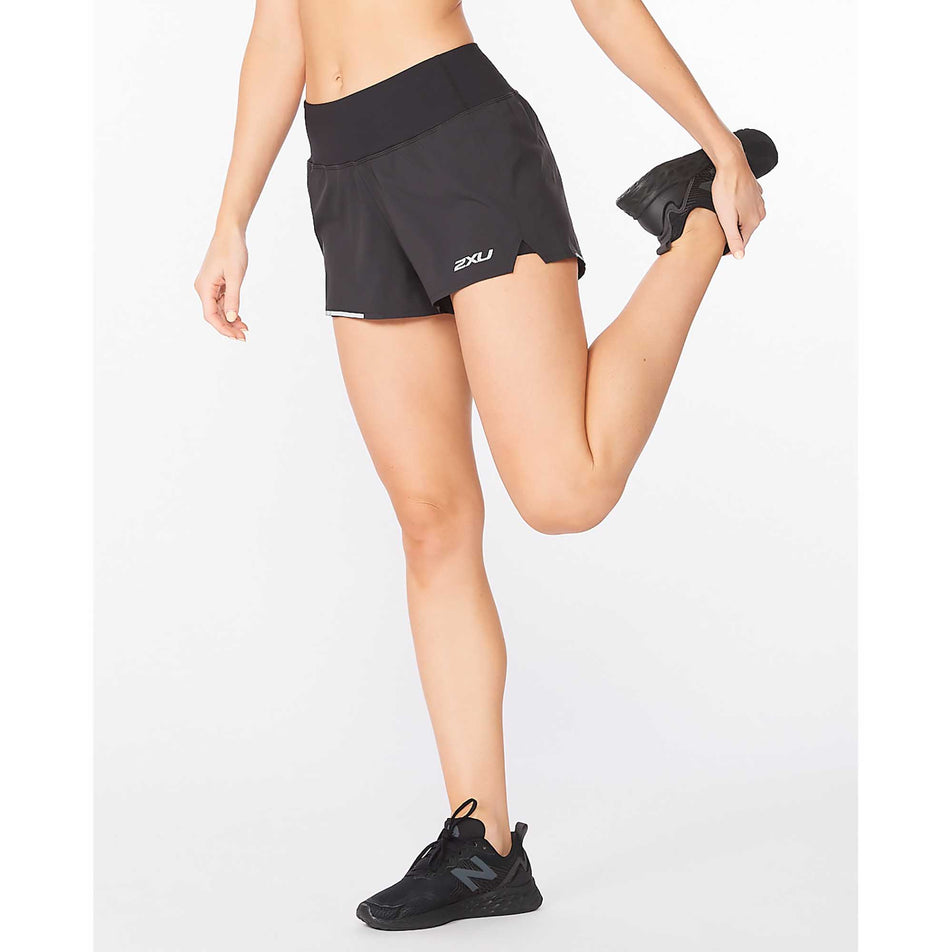 Model wears 2XU Aero 2-in1 3 Inch Shorts (6918241157282)