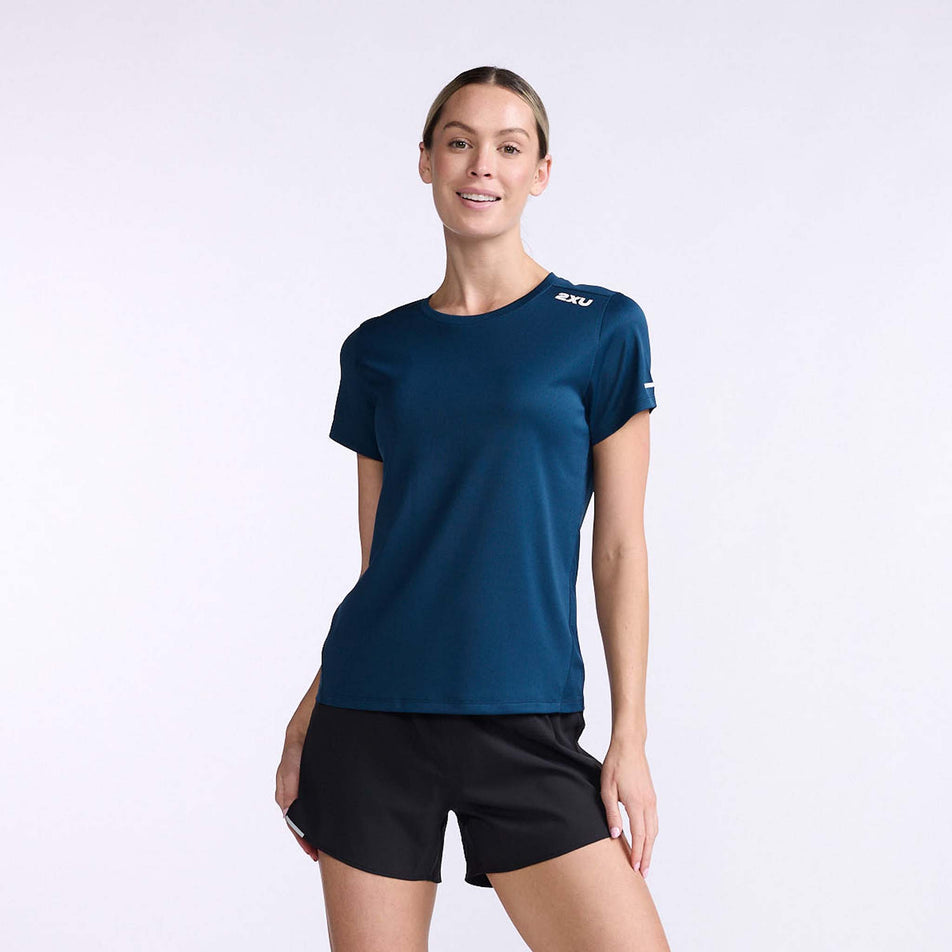 Front view of a model wearing a 2XU Women's Aero Tee (7778490515618)