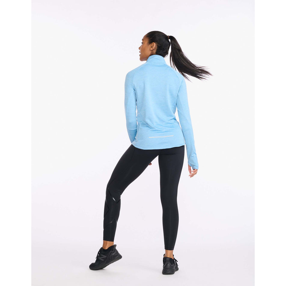 Behind view of women's 2xu ignition 1/4 zip (7254429040802)