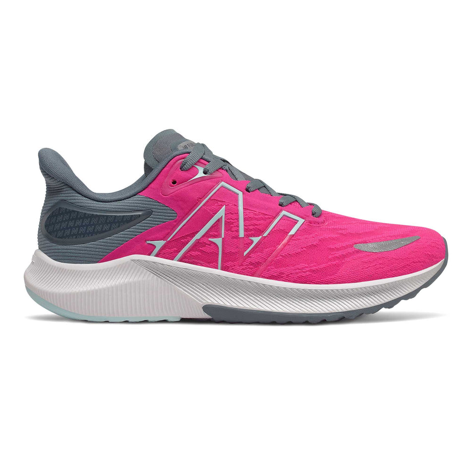 Lateral view of women's new balance fuelcell propel v3 running shoes (6888138735778)